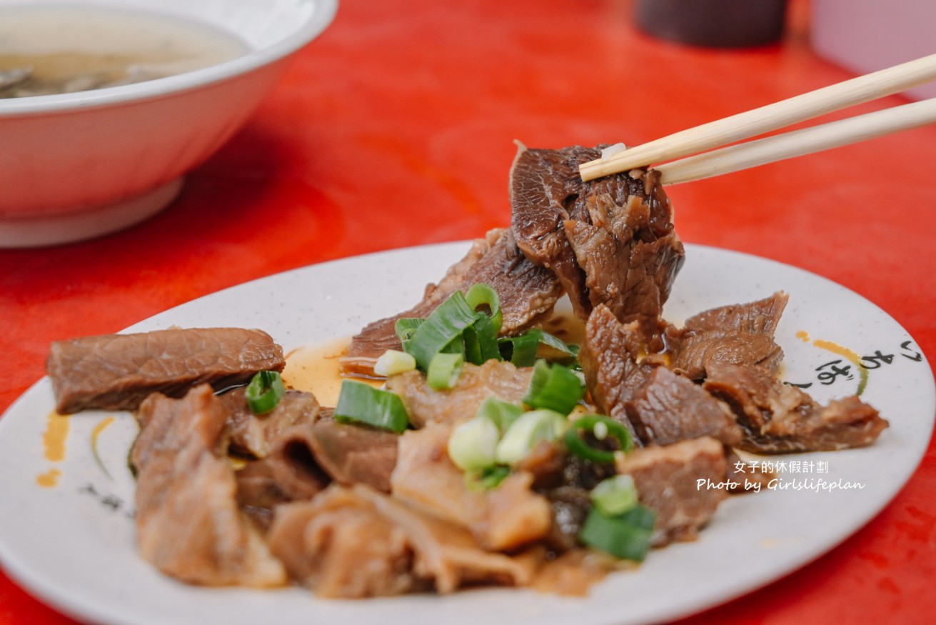 輝煌牛肉湯｜超過40年老店，牛肉湯60元還能加湯(外帶) @女子的休假計劃