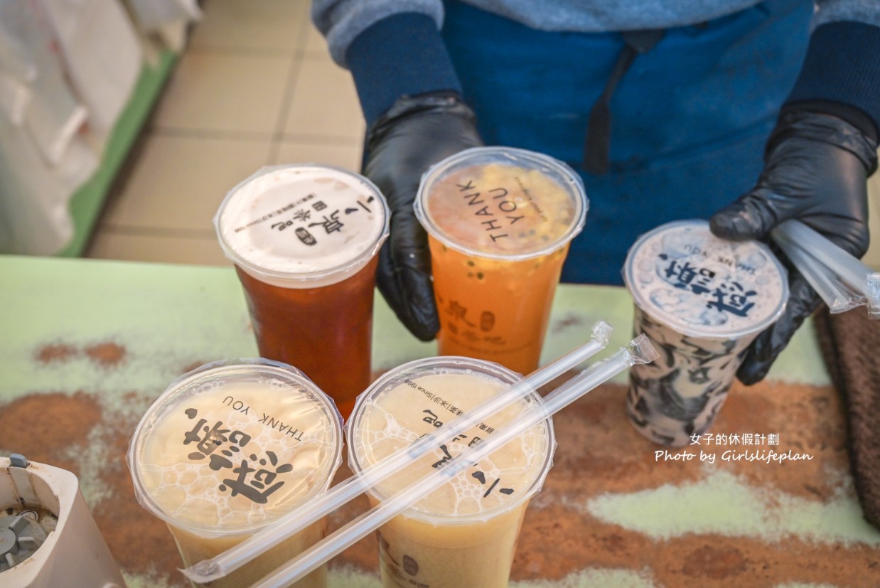 小泉茶吧 台中東勢店｜咀嚼系必飲滿杯仙草凍奶茶，價格超親民(外帶) @女子的休假計劃