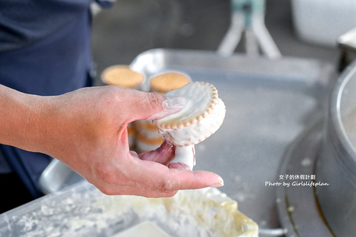 府東街147號蔥油餅｜在地人氣美食，甜甜圈、雙胞胎、番薯球都10元(外帶) @女子的休假計劃