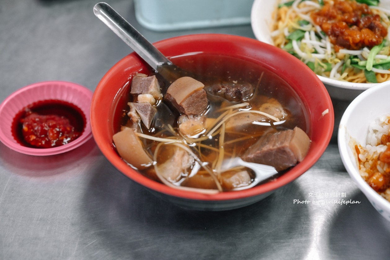 賴岡山羊肉｜人氣帶皮羊肉湯配上膠質滿滿滷肉飯有夠搭(外帶) @女子的休假計劃