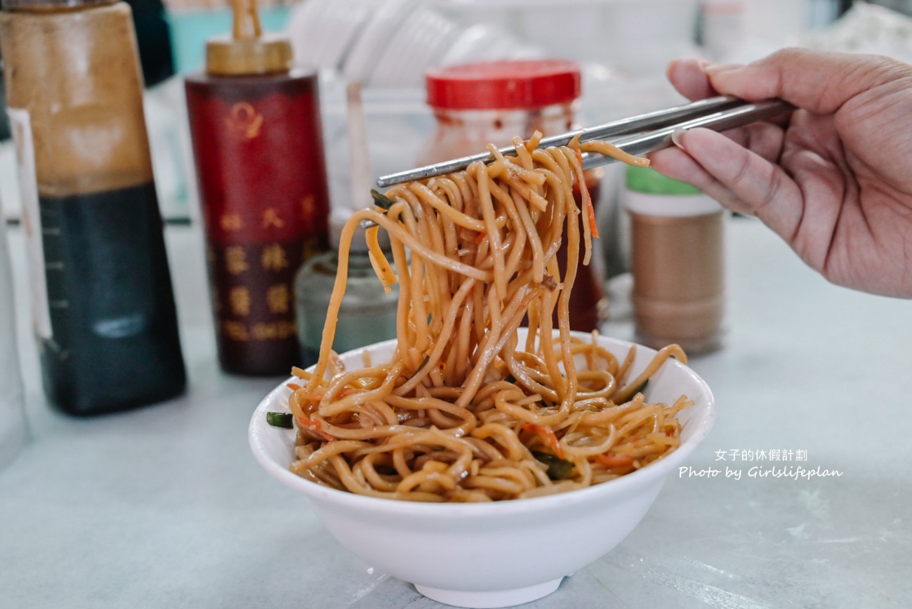 阿婆炒麵｜40年老店，在地人都點隱藏版配豬血湯(外帶) @女子的休假計劃