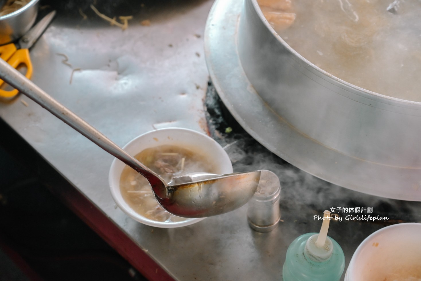 阿婆炒麵｜40年老店，在地人都點隱藏版配豬血湯(外帶) @女子的休假計劃