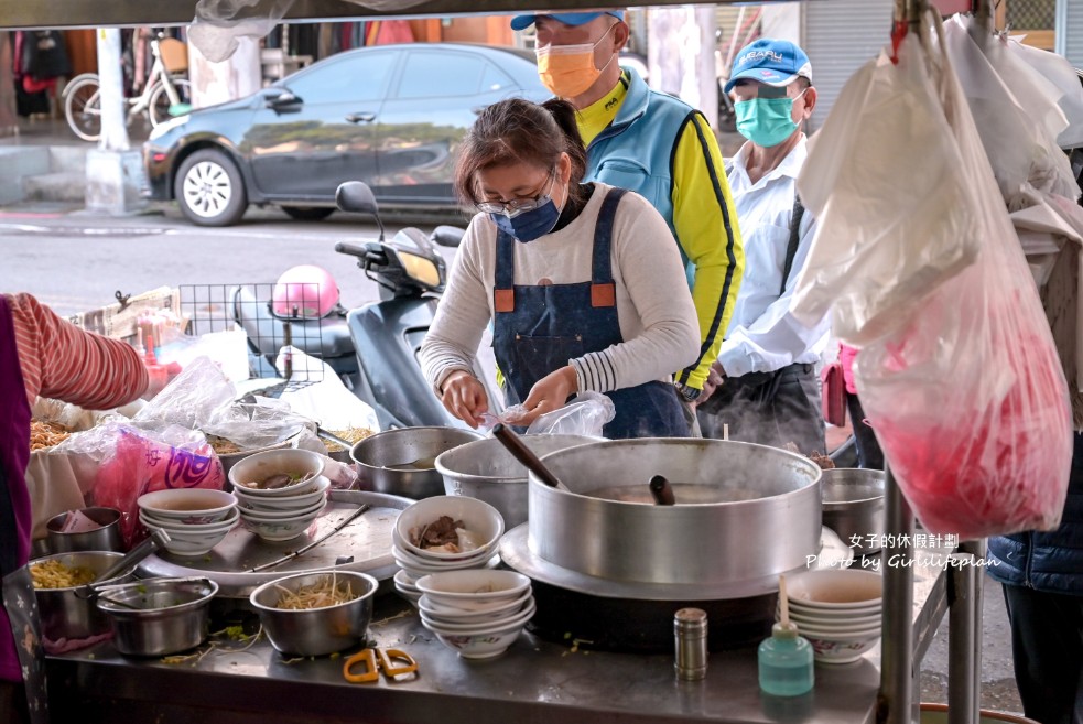 阿婆炒麵｜40年老店，在地人都點隱藏版配豬血湯(外帶) @女子的休假計劃