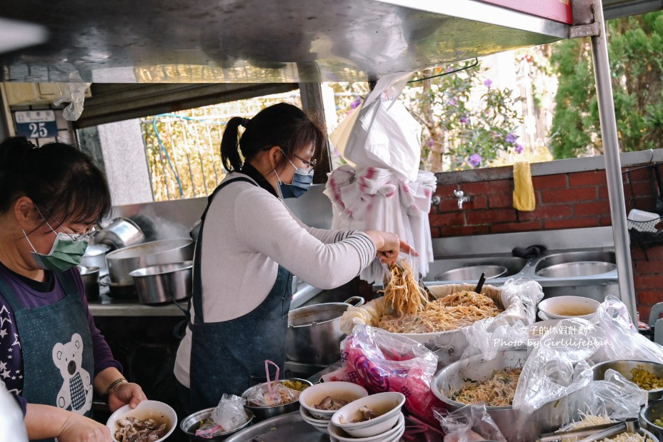 阿婆炒麵｜40年老店，在地人都點隱藏版配豬血湯(外帶) @女子的休假計劃