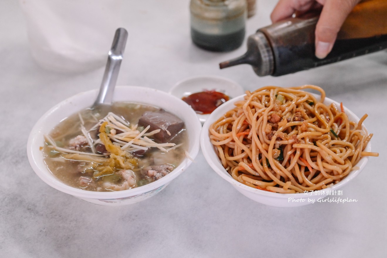 阿婆炒麵｜40年老店，在地人都點隱藏版配豬血湯(外帶) @女子的休假計劃