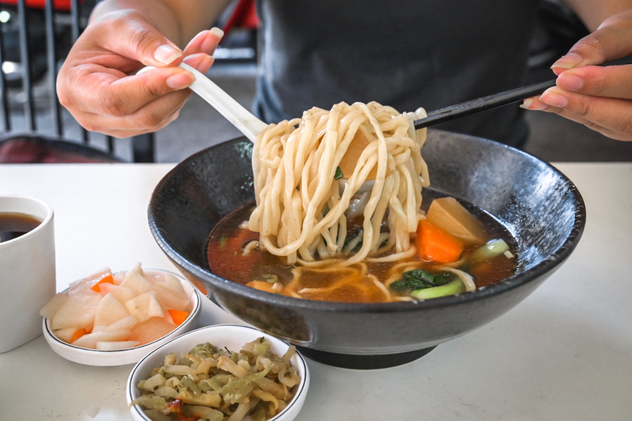 清一色牛肉麵興大店｜台中吃到飽，加湯加麵免費吃到飽(菜單) @女子的休假計劃