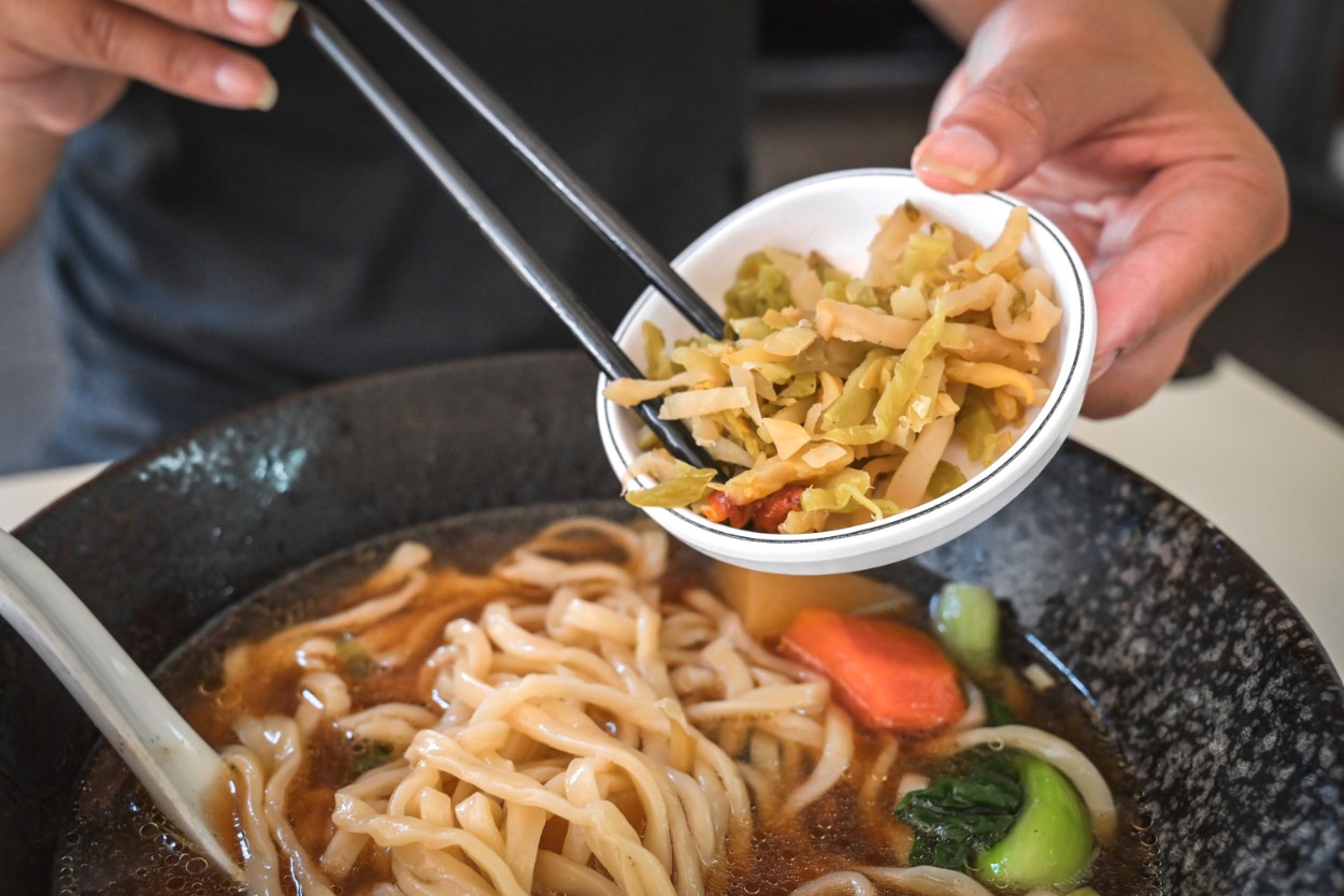 清一色牛肉麵興大店｜台中吃到飽，加湯加麵免費吃到飽(菜單) @女子的休假計劃