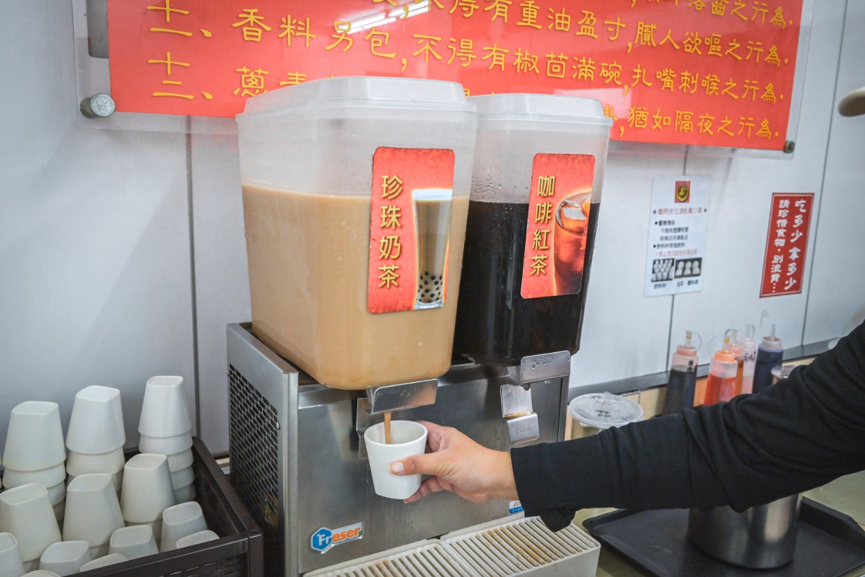 清一色牛肉麵興大店｜台中吃到飽，加湯加麵免費吃到飽(菜單) @女子的休假計劃