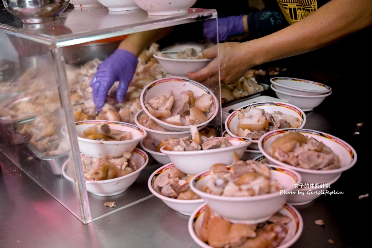 許仔豬腳麵線｜大稻埕美食推薦韓國白鍾元街頭美食鬥士(外帶) @女子的休假計劃