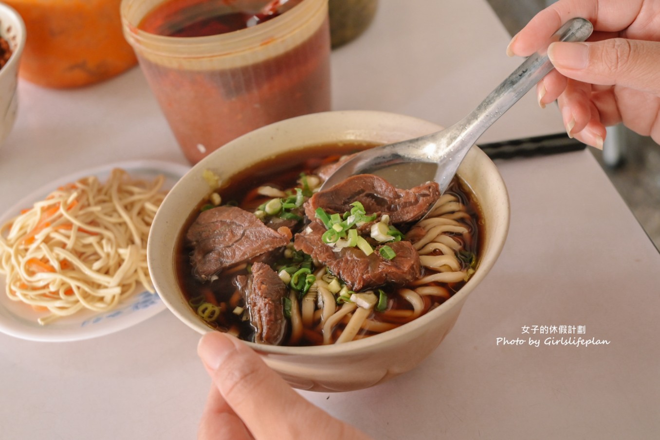 小吳牛肉麵｜24小時營業100元牛肉麵店可免費加湯(外帶) @女子的休假計劃