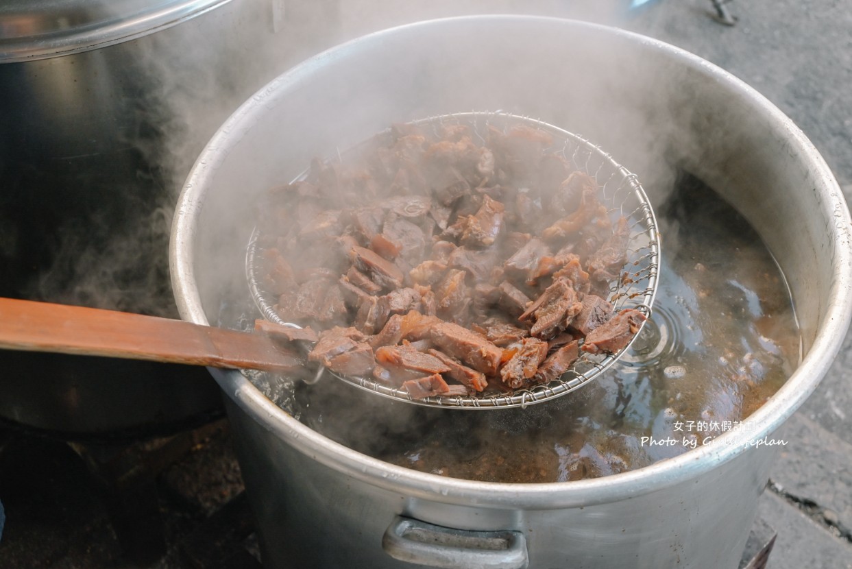 小吳牛肉麵｜24小時營業100元牛肉麵店可免費加湯(外帶) @女子的休假計劃