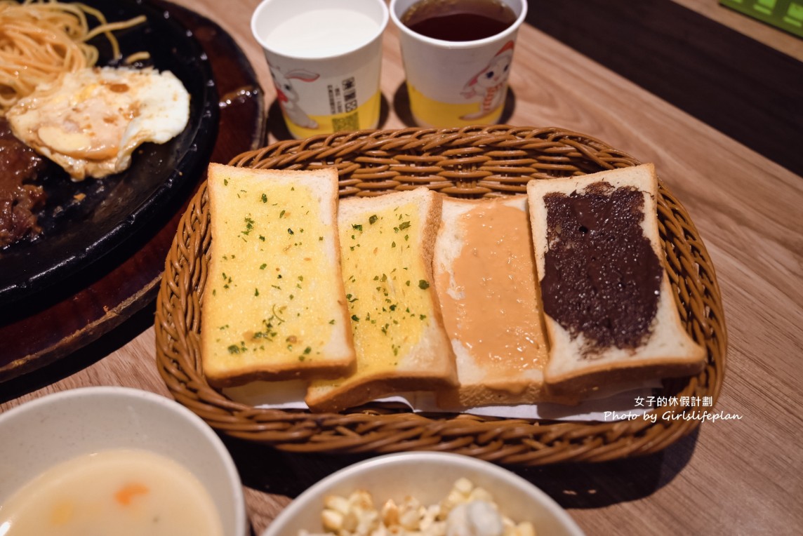 人从众厚切牛排｜濃湯、飲料、麵包、甜湯冰淇淋自助吧無限量供應(外帶) @女子的休假計劃