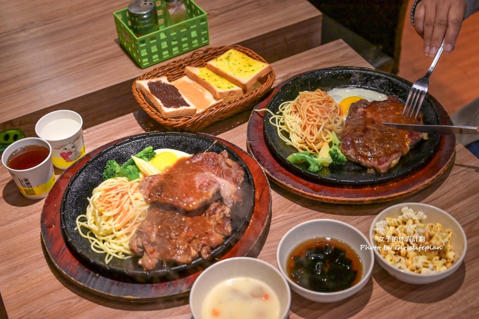 人从众厚切牛排｜濃湯、飲料、麵包、甜湯冰淇淋自助吧無限量供應(外帶) @女子的休假計劃