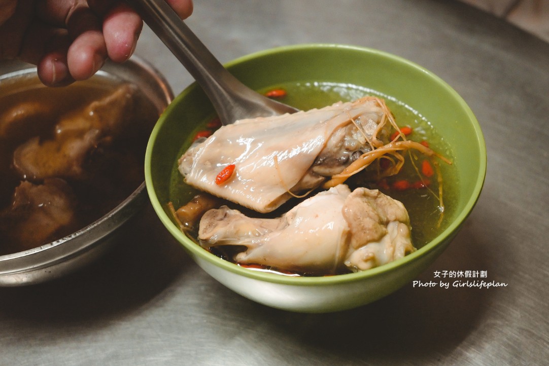 人蔘雞湯花生豬腳湯｜晚上才營業隱藏版小吃攤人蔘雞湯85元有夠超值(外帶) @女子的休假計劃