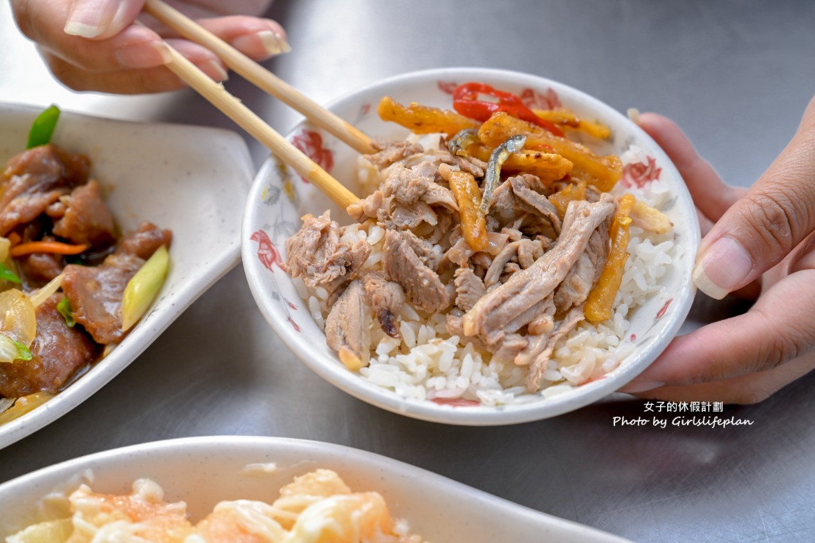 太平原味鴨肉飯｜在地人氣美食鴨肉飯20元，蔥爆牛肉90元(外帶) @女子的休假計劃