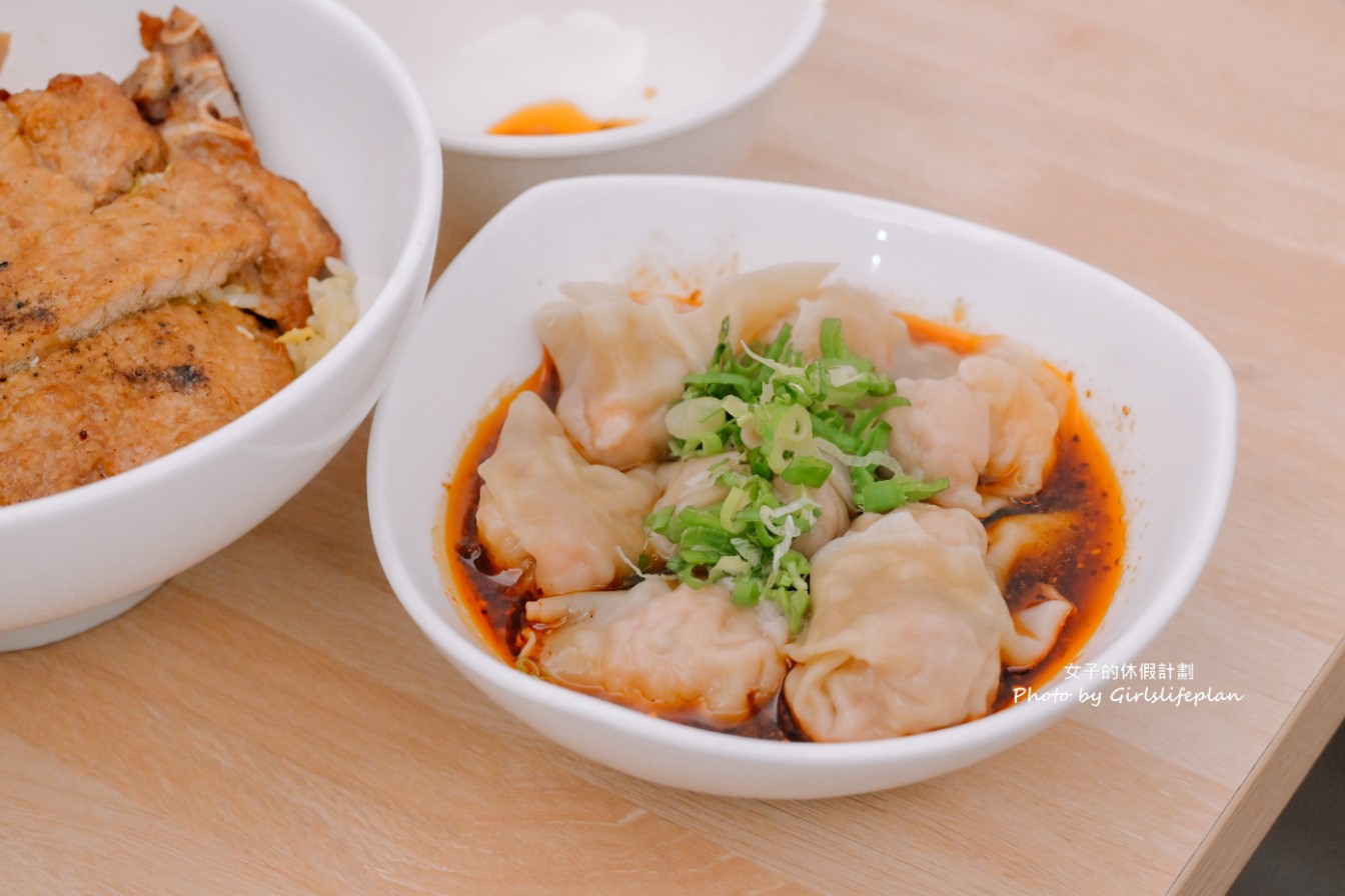 巢飯麵食館｜大推排骨蛋炒飯、鮮蝦紅油炒手(外帶) @女子的休假計劃