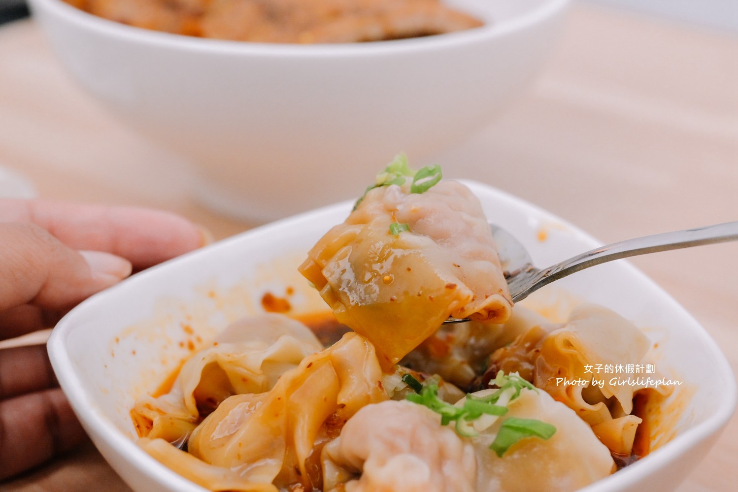 巢飯麵食館｜大推排骨蛋炒飯、鮮蝦紅油炒手(外帶) @女子的休假計劃