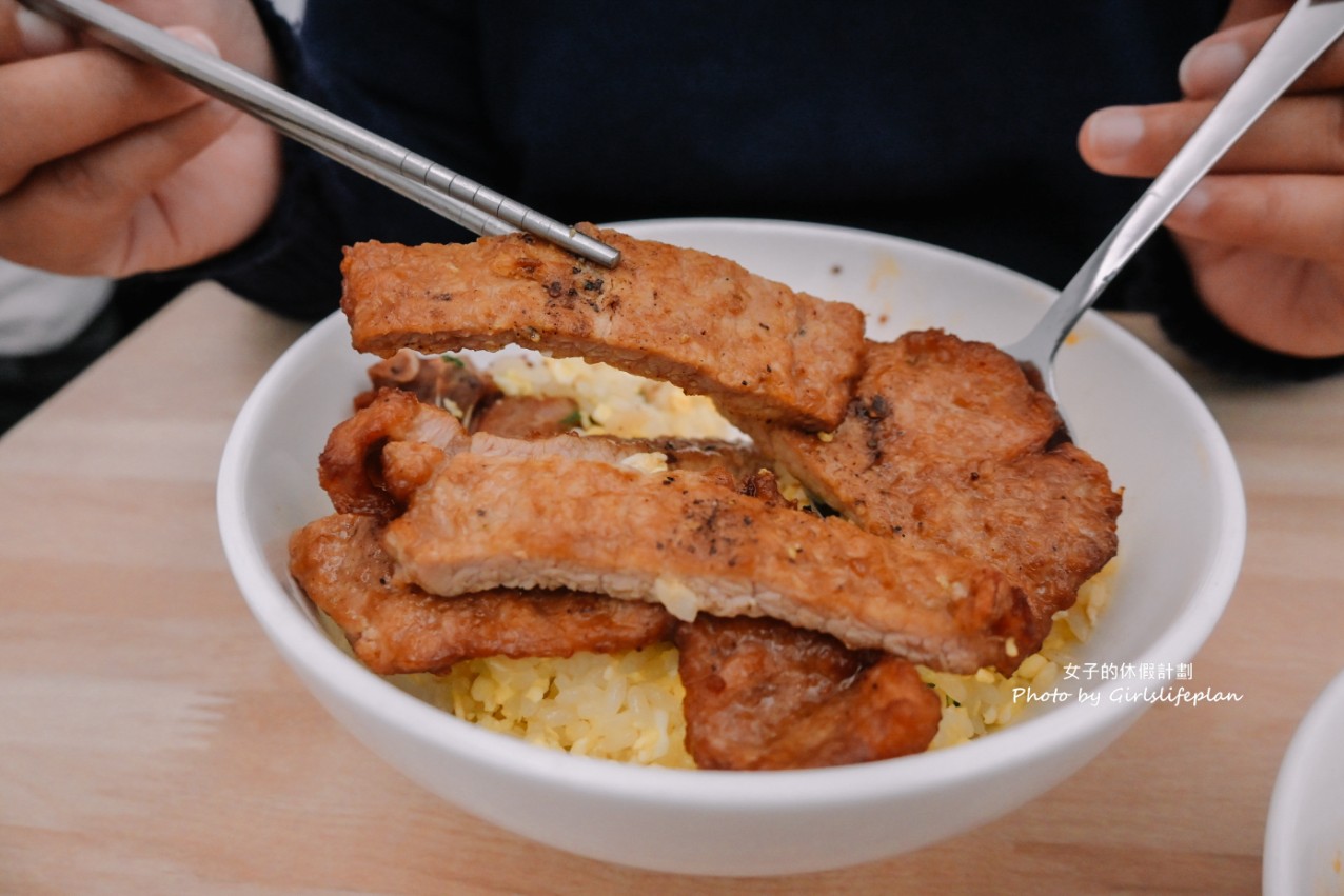 巢飯麵食館｜大推排骨蛋炒飯、鮮蝦紅油炒手(外帶) @女子的休假計劃