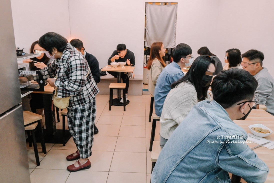 巢飯麵食館｜大推排骨蛋炒飯、鮮蝦紅油炒手(外帶) @女子的休假計劃