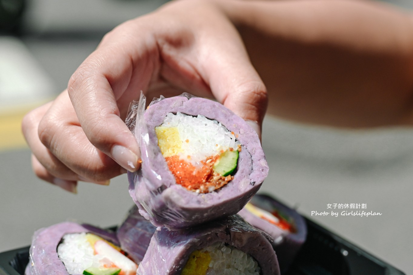 本寓食堂｜國華街人氣美食焦糖炙燒鮭魚限量紫芋泥壽司(外帶) @女子的休假計劃