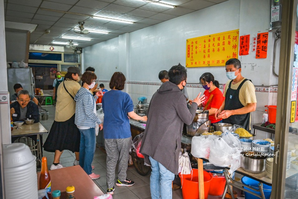 阿坤麵｜米其林推薦在地超過50年大份量美食(外帶) @女子的休假計劃