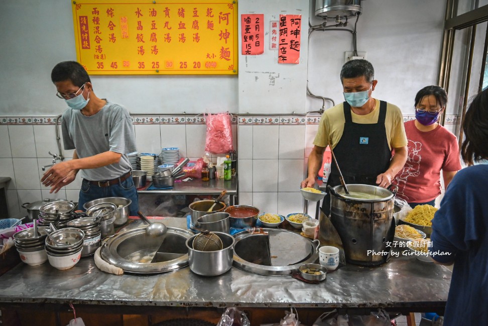 阿坤麵｜米其林推薦在地超過50年大份量美食(外帶) @女子的休假計劃