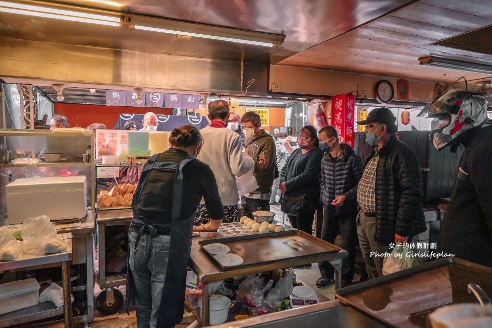 麵鄉安徽淮南牛肉湯｜超巨蔥香燒餅30元，牛肉湯還可以續(外帶) @女子的休假計劃