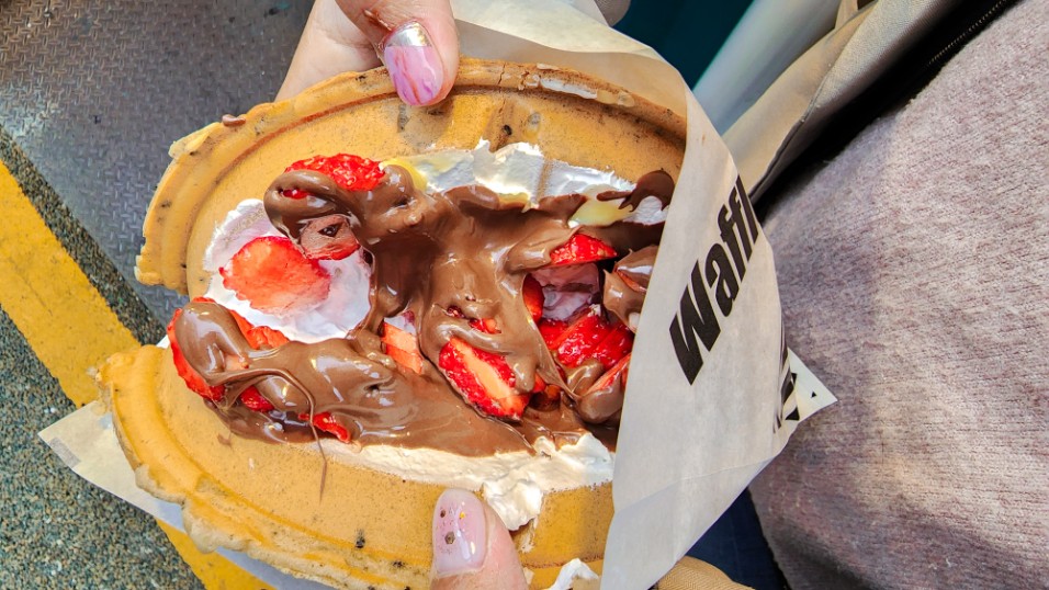 【釜山美食】Waffle Khan，와플칸，南浦洞美食商圈內超人氣鬆餅(外帶) @女子的休假計劃