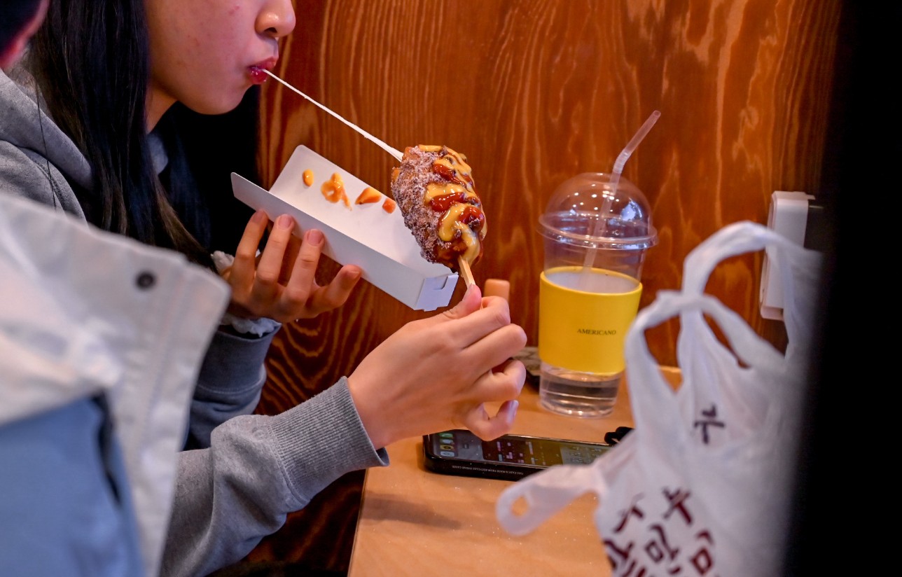 明朗時代米熱狗｜台灣也吃得到牽絲30公分韓國街頭小吃(外帶) @女子的休假計劃