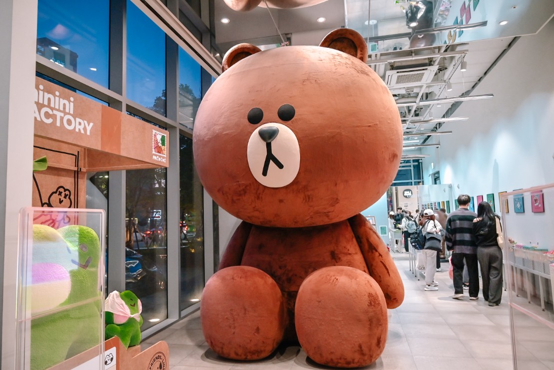 【首爾景點】Line Friends 弘大，宇宙明星BT21週邊商品/首爾雨天備案 @女子的休假計劃