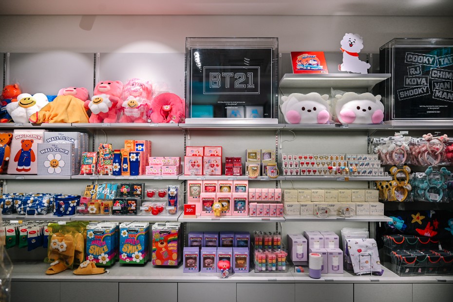 【首爾景點】Line Friends 弘大，宇宙明星BT21週邊商品/首爾雨天備案 @女子的休假計劃