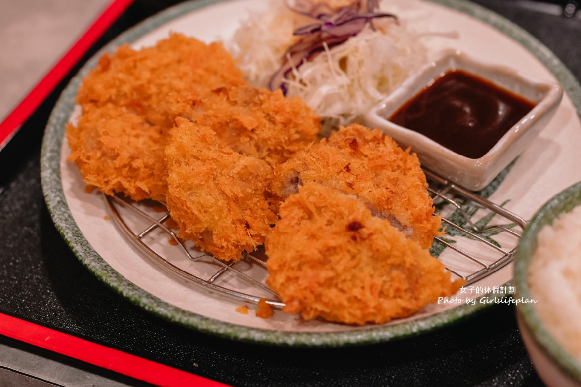 築本屋 | 日式炸豬排定食，內用白飯高麗菜絲吃到飽(外帶) @女子的休假計劃