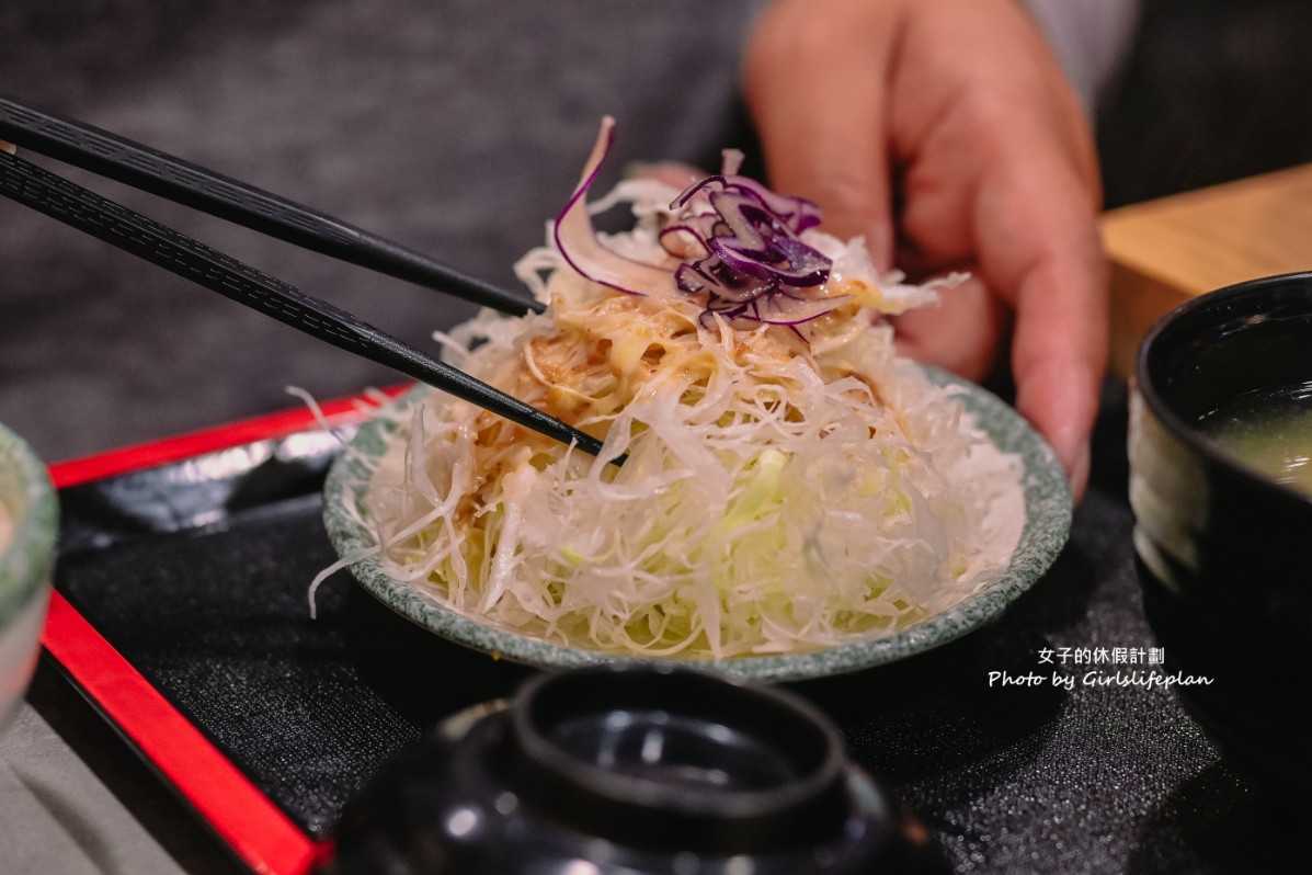 築本屋 | 日式炸豬排定食，內用白飯高麗菜絲吃到飽(外帶) @女子的休假計劃