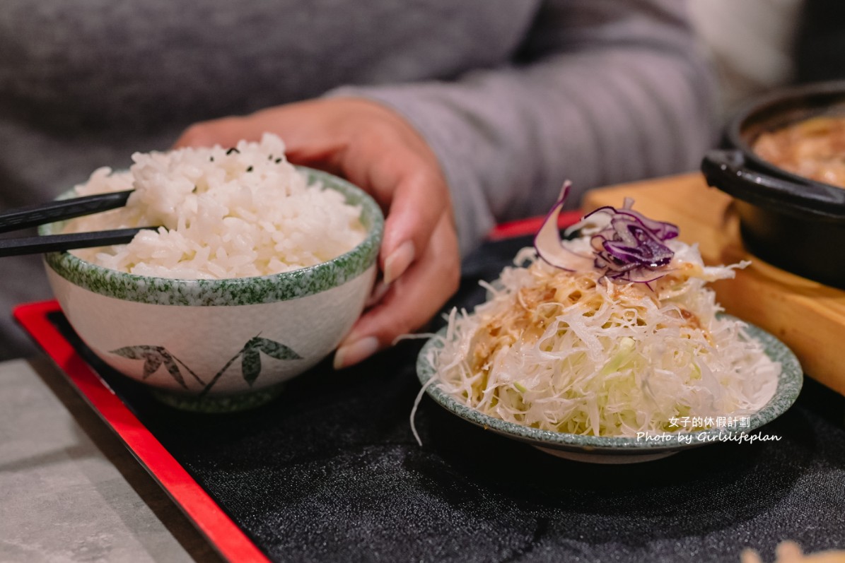 築本屋 | 日式炸豬排定食，內用白飯高麗菜絲吃到飽(外帶) @女子的休假計劃