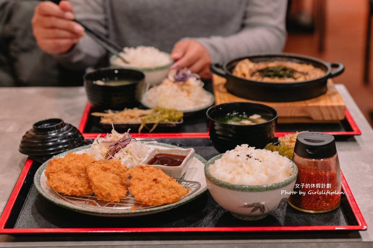 築本屋 | 日式炸豬排定食，內用白飯高麗菜絲吃到飽(外帶) @女子的休假計劃