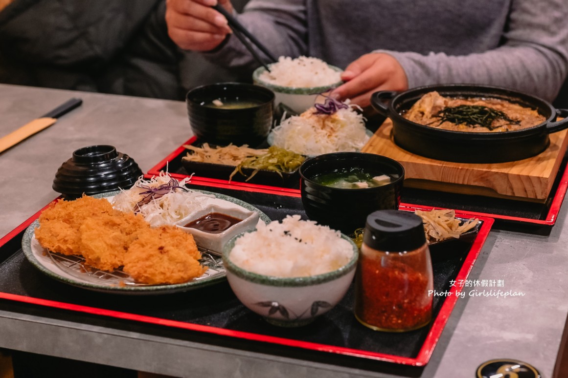 築本屋 | 日式炸豬排定食，內用白飯高麗菜絲吃到飽(外帶) @女子的休假計劃