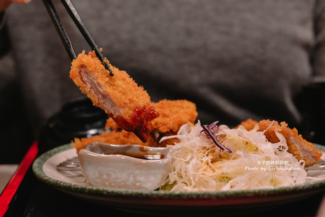 築本屋 | 日式炸豬排定食，內用白飯高麗菜絲吃到飽(外帶) @女子的休假計劃