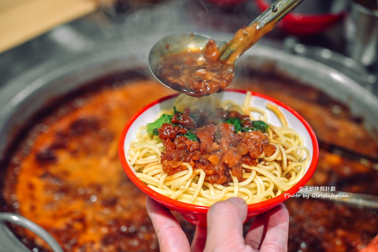 新豪記｜超人氣魯肉飯，免費加魯汁還可以免費加湯(外帶) @女子的休假計劃