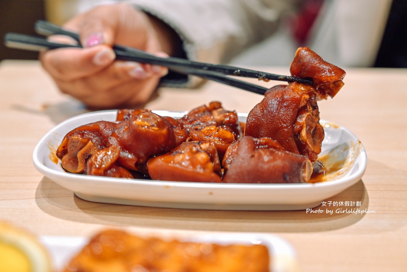 新豪記｜超人氣魯肉飯，免費加魯汁還可以免費加湯(外帶) @女子的休假計劃