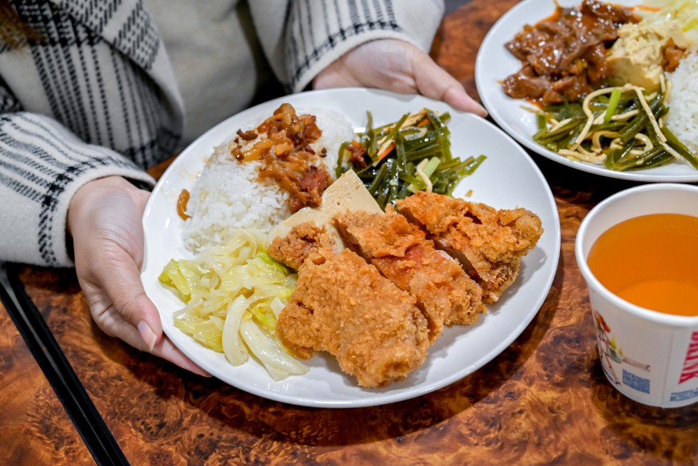 食來運轉｜內用滷肉飯吃到飽四款飲料隨意喝(外帶) @女子的休假計劃