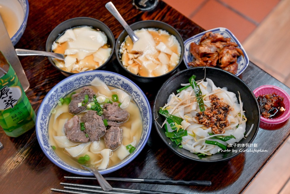 大鼎夏荷牛肉麵館｜水上玻璃屋豪宅吃牛肉麵，豆花免費吃(外帶) @女子的休假計劃