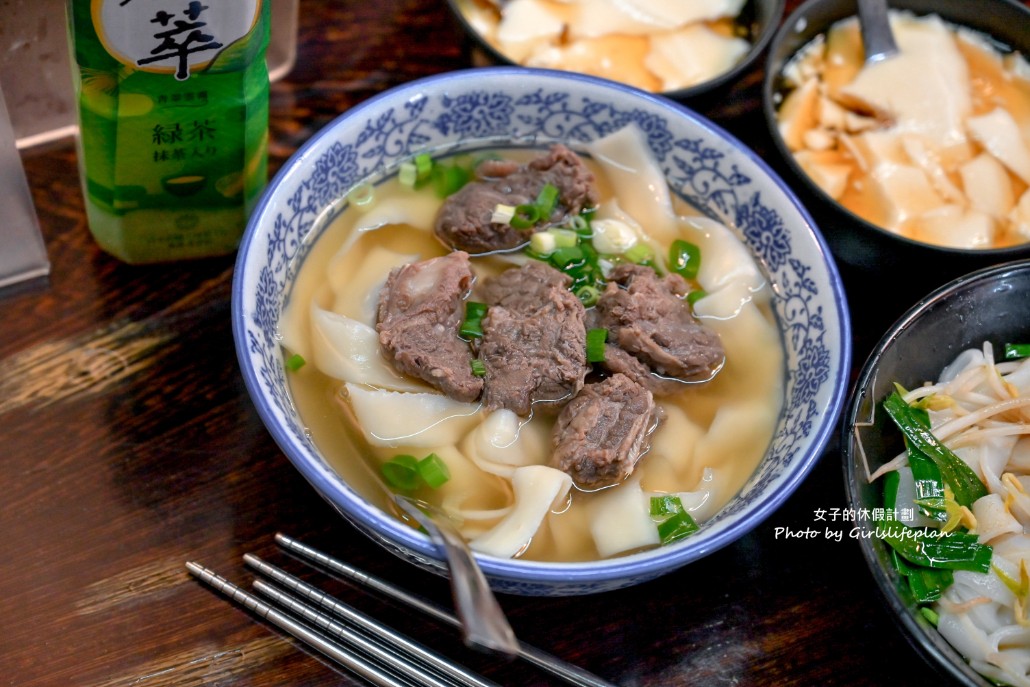 大鼎夏荷牛肉麵館｜水上玻璃屋豪宅吃牛肉麵，豆花免費吃(外帶) @女子的休假計劃