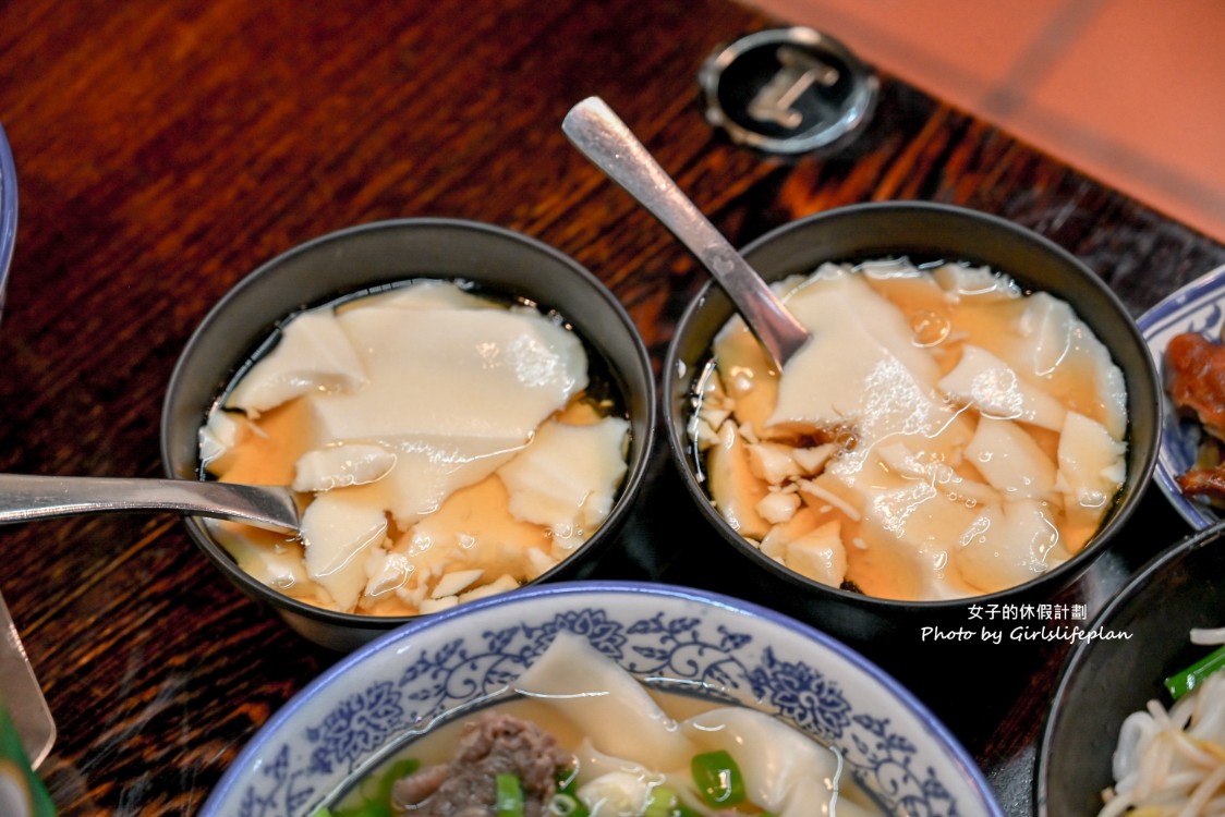 大鼎夏荷牛肉麵館｜水上玻璃屋豪宅吃牛肉麵，豆花免費吃(外帶) @女子的休假計劃