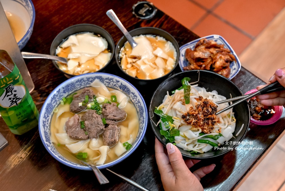 大鼎夏荷牛肉麵館｜水上玻璃屋豪宅吃牛肉麵，豆花免費吃(外帶) @女子的休假計劃