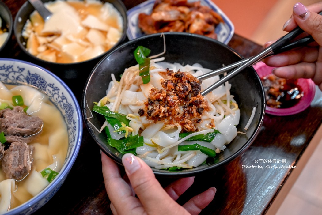 大鼎夏荷牛肉麵館｜水上玻璃屋豪宅吃牛肉麵，豆花免費吃(外帶) @女子的休假計劃