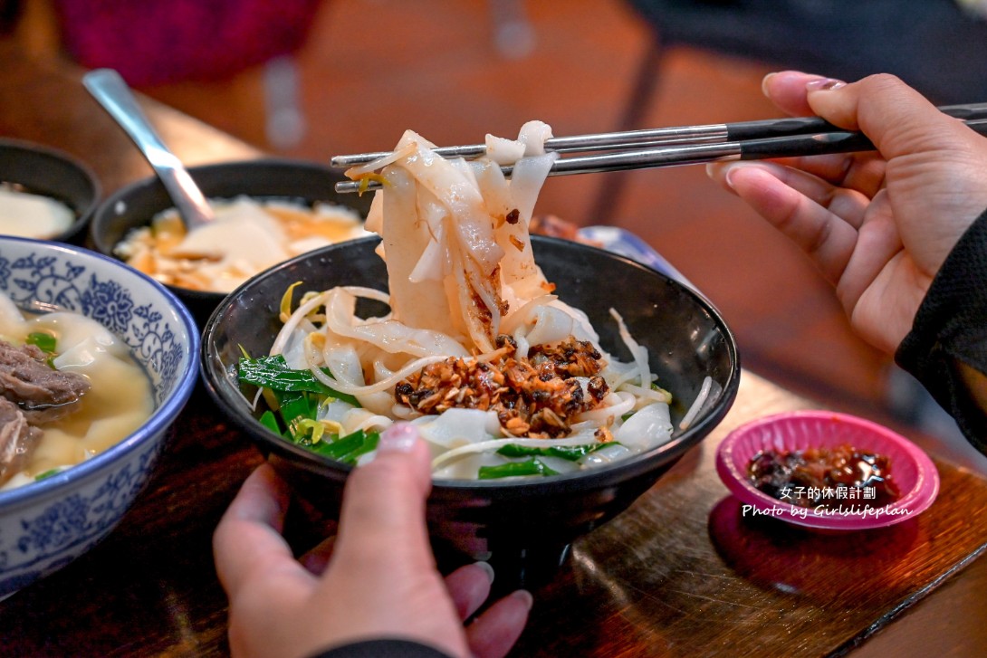 大鼎夏荷牛肉麵館｜水上玻璃屋豪宅吃牛肉麵，豆花免費吃(外帶) @女子的休假計劃