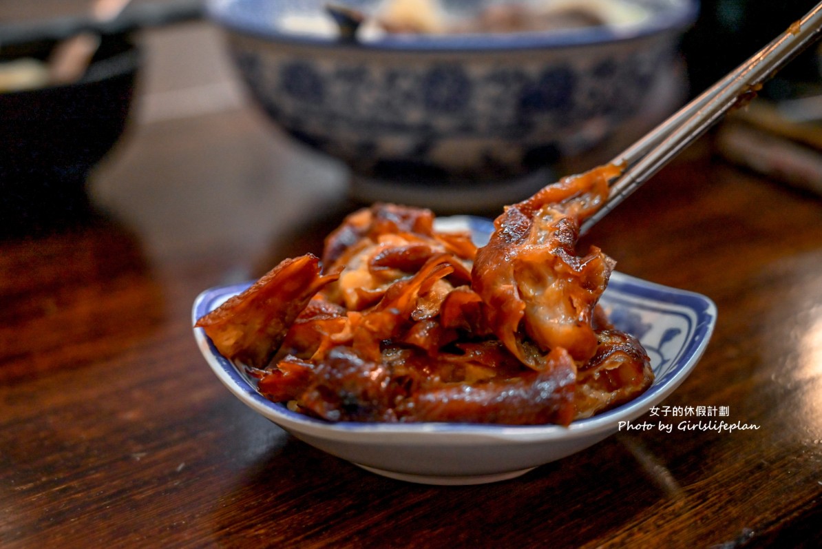 大鼎夏荷牛肉麵館｜水上玻璃屋豪宅吃牛肉麵，豆花免費吃(外帶) @女子的休假計劃