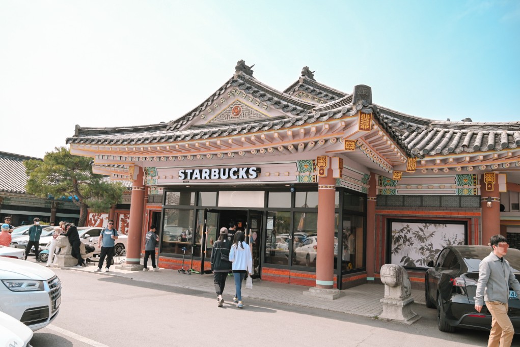 【慶州咖啡廳】古城裡傳統韓屋造型星巴克概念店(外帶) @女子的休假計劃 【慶州咖啡廳】古城裡傳統韓屋造型星巴克概念店(外帶) @女子的休假計劃
