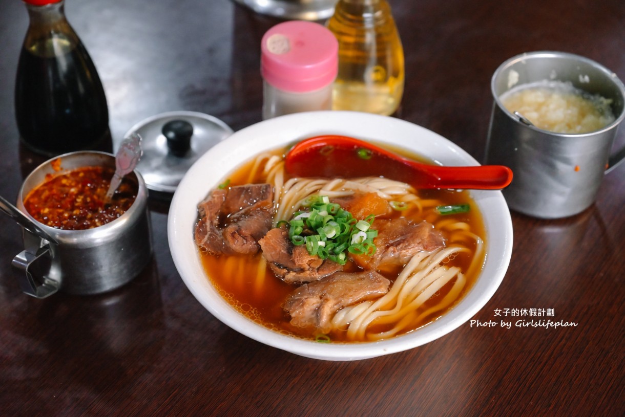 港園牛肉麵｜在地人氣飄香60年老店牛肉麵(外帶) @女子的休假計劃