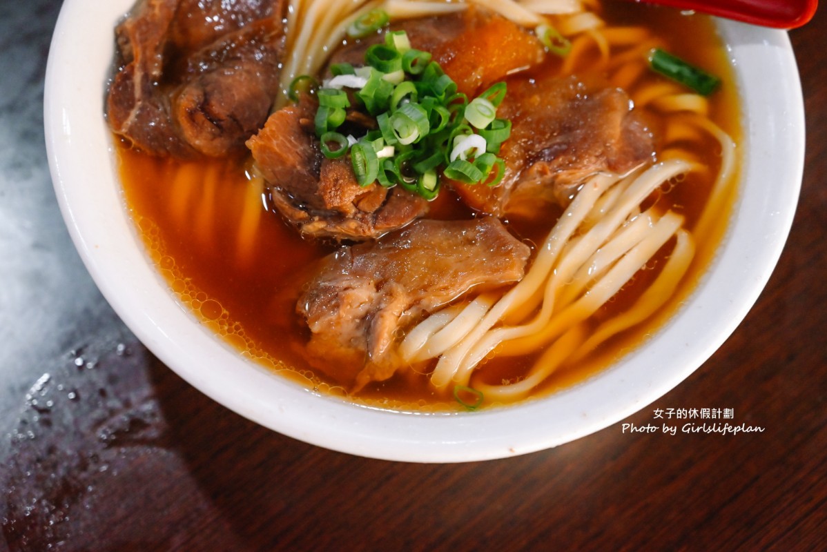 港園牛肉麵｜在地人氣飄香60年老店牛肉麵(外帶) @女子的休假計劃